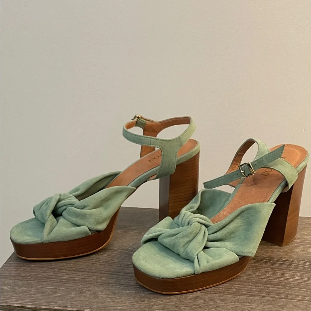 🌿✨BENOA Sage Green Suede Platform Heels - Picture 7 of 11